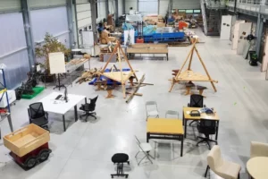 Innovation in higher education: the (very) practical case of fablabs