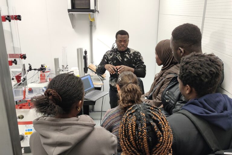 You are currently viewing Research Week | Students visit LEMTA