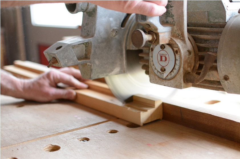 You are currently viewing Deux ex-élèves de l’ENSTIB redonnent vie à une ancienne menuiserie